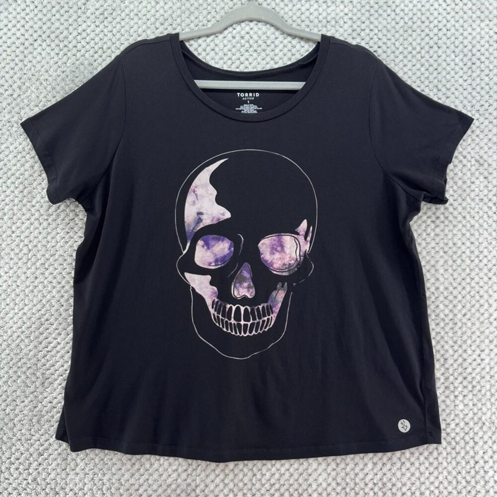Torrid Active Top Plus 1 1X Black Skull Crew Neck Short Sleeves Soft Stretch